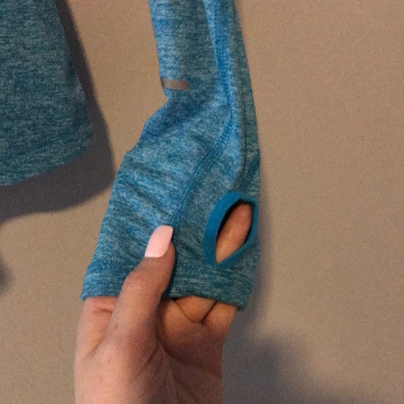 Nike Women's Dri-FIT Element Reflect 1/2-Zip Running Top in light blue - Picture 6 of 7